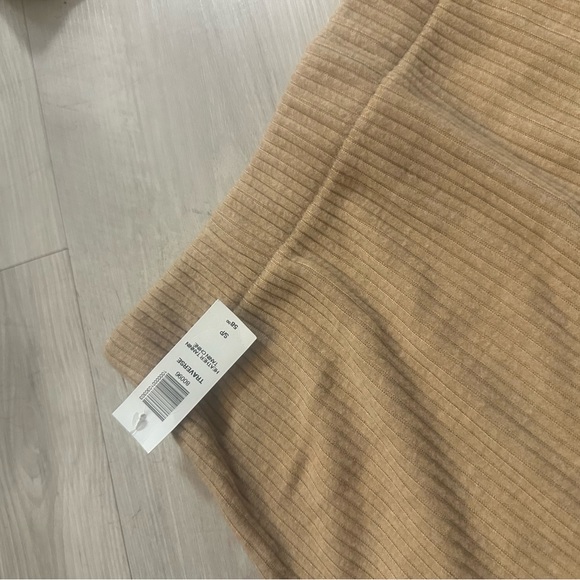 NWT Aritzia Traverse Sweater & skirt set! - Picture 6 of 6